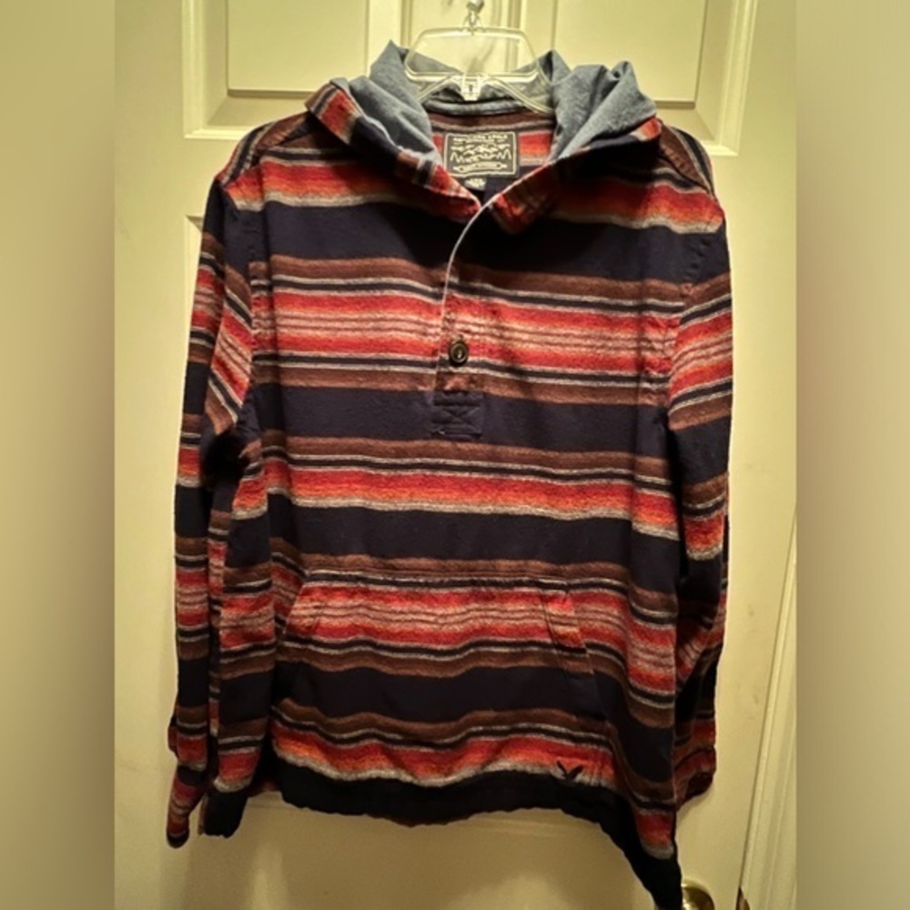 American Eagle outfitters long sleeve men’s tee/hoodie, large